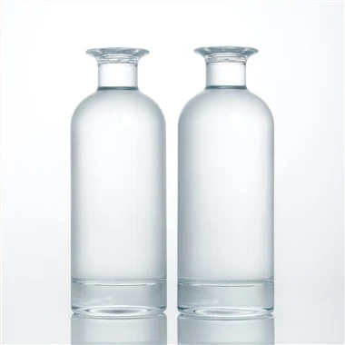 700 ml sklenená fľaša rumu