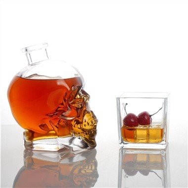 Fľaša na alkohol s lebkou