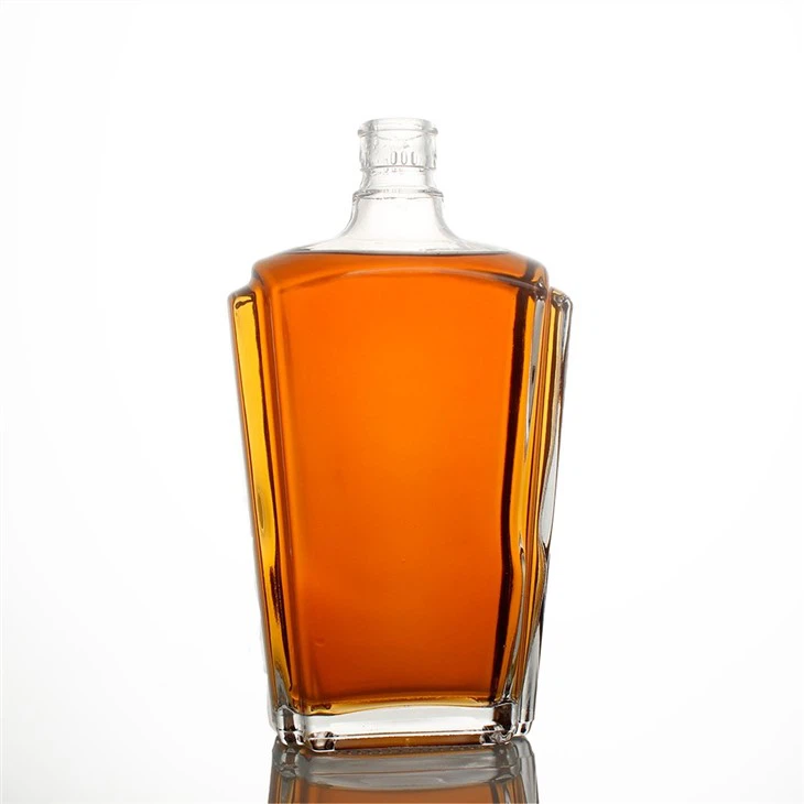 Sklenená fľaša na whisky s objemom 750 ml
